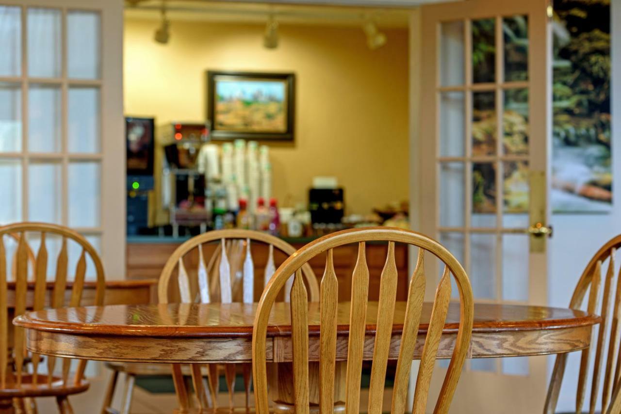 The At Dos Rios Golf Course Inn
